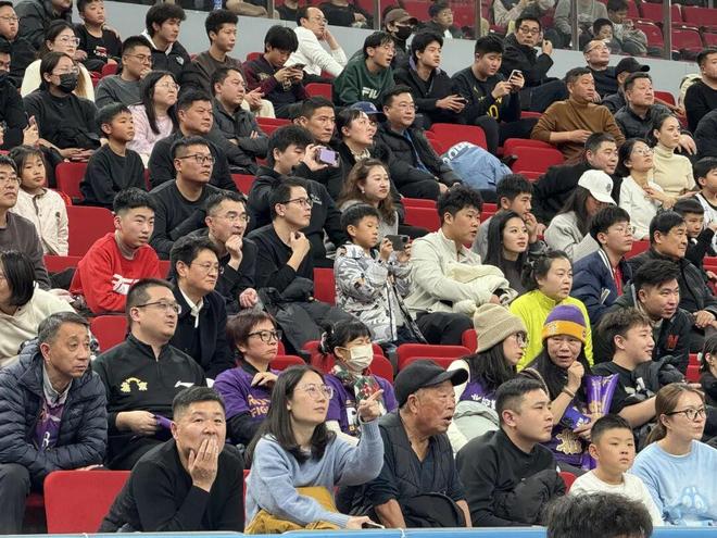 急 北控男篮客场不敌山东男篮爱游戏爱体育赛场直击丨内线告(图6)